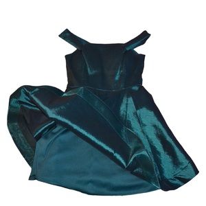 Stunning party dress, perfect for any school dance.